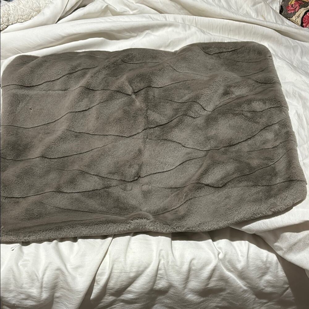 Ugg standard size pillow shams mushroom shade zip close foaming fur pattern nwot